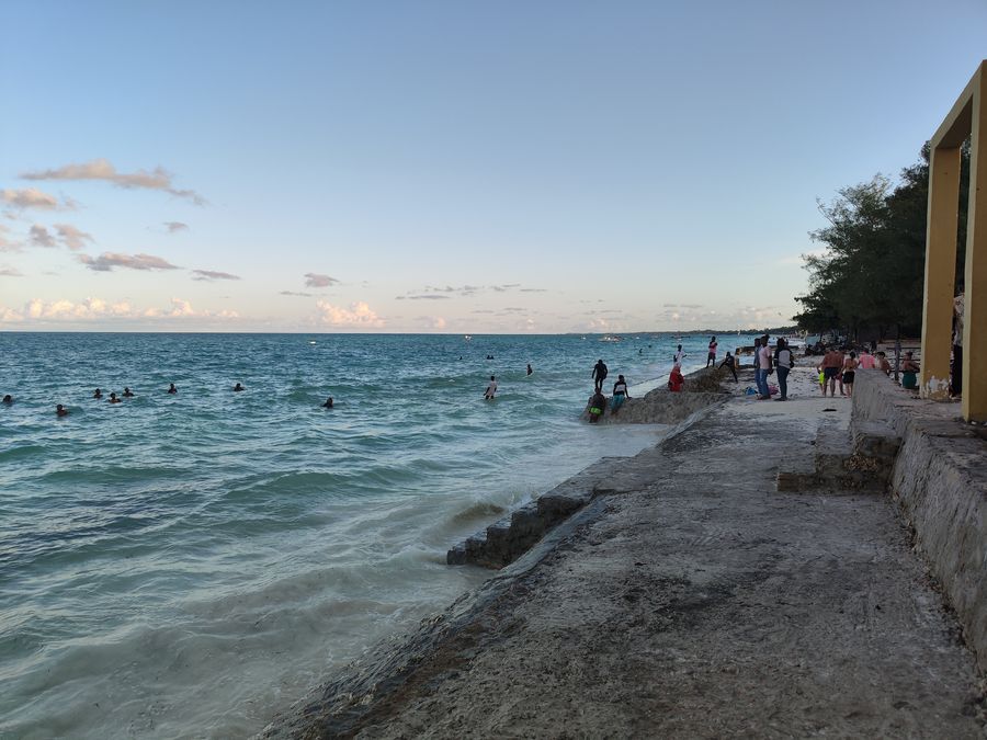 Paje Zanzibar guide - Paje beach high tide