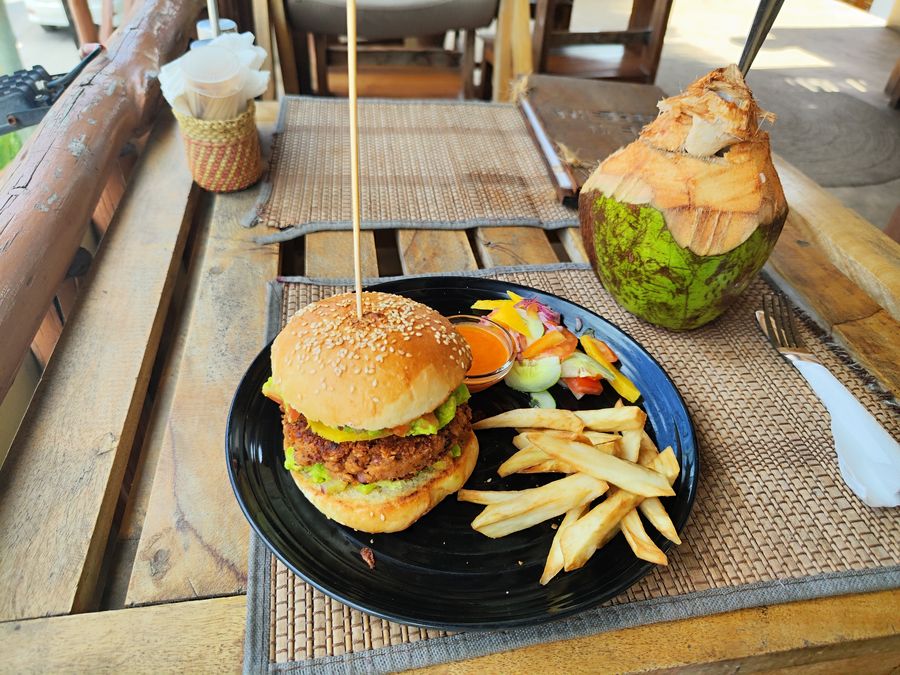 Paje Zanzibar guide - The Plants vegan burger